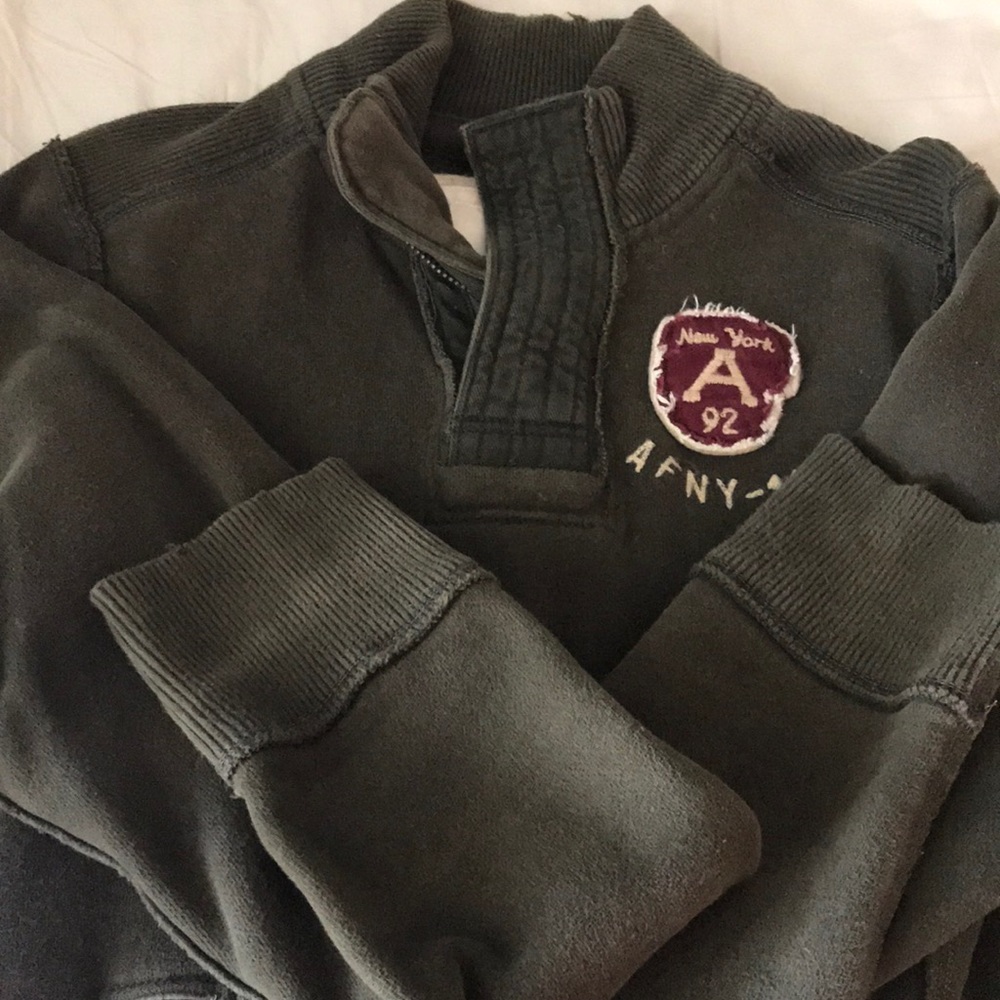 Sweat shirt, partial zipper